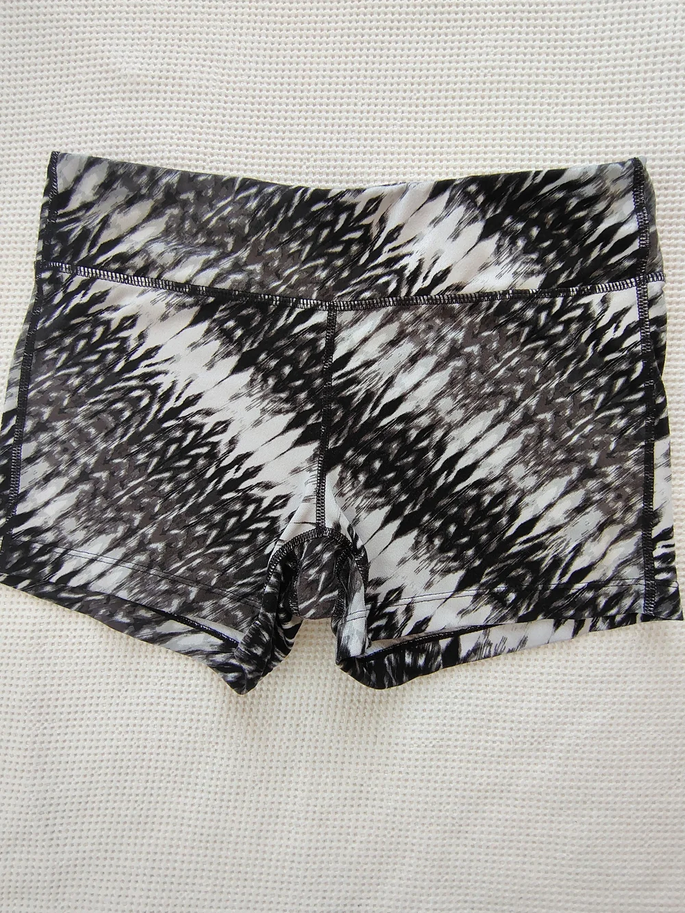 Athleta Black & White Abstract Pattern Athletic Shorts